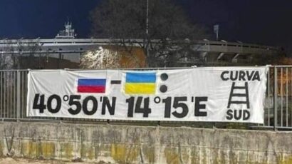 Navijači Verone postavili transparent sa zastavama Rusije i Ukrajine i nacrtali koordinate Napulja